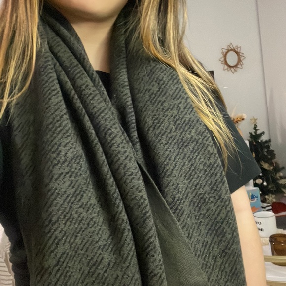 Lululemon scarf - Picture 4 of 5